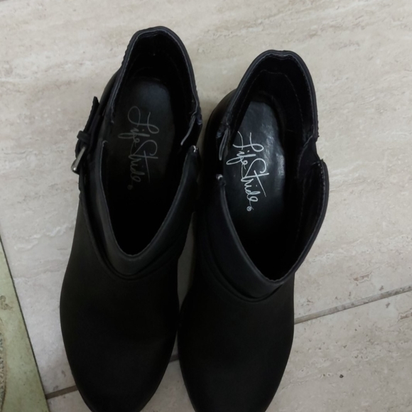 Life stride booties size 8 - Picture 4 of 6